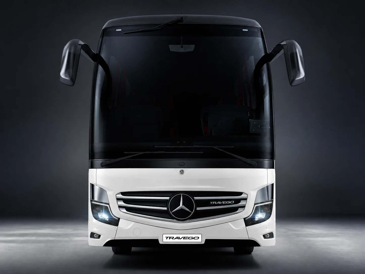 Mercedes-Benz Travego otobüsünde geniş ön ve yan cam yüzeyleri