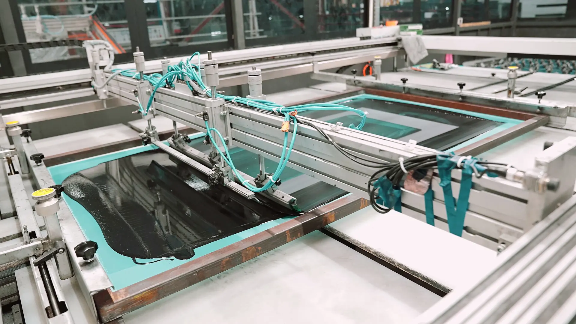 Baskılı cam için serigrafi baskı makinesi